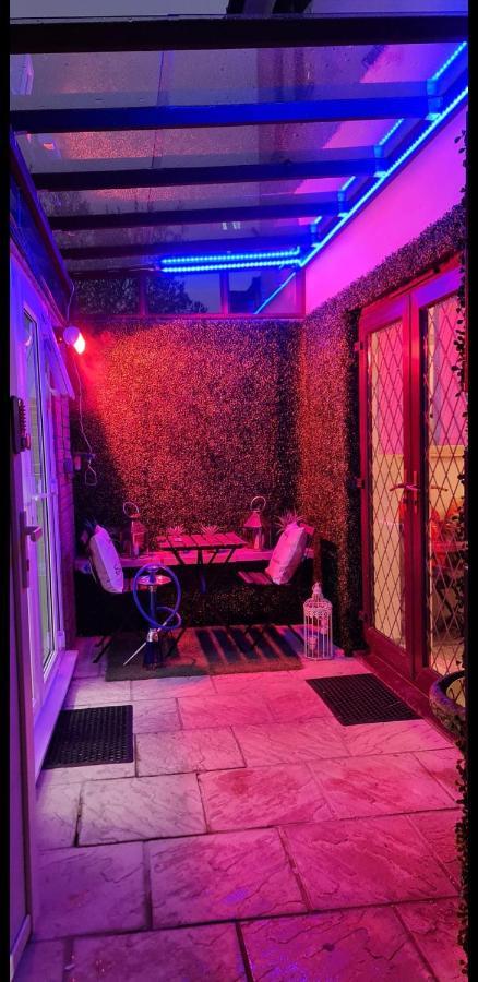 Apartment With Private Hot Tub, Sauna, Ice Bath, Gym Rainham  Extérieur photo