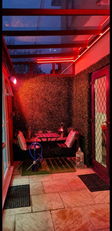 Apartment With Private Hot Tub, Sauna, Ice Bath, Gym Rainham  Extérieur photo